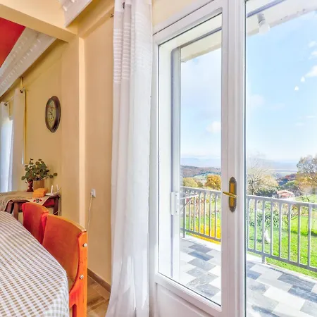 Country 20 Min From Trikala Apartment