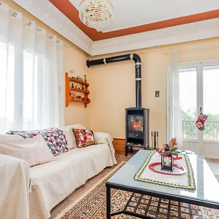 Country 20 Min From Trikala