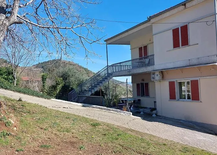 Country 20 Min From Trikala